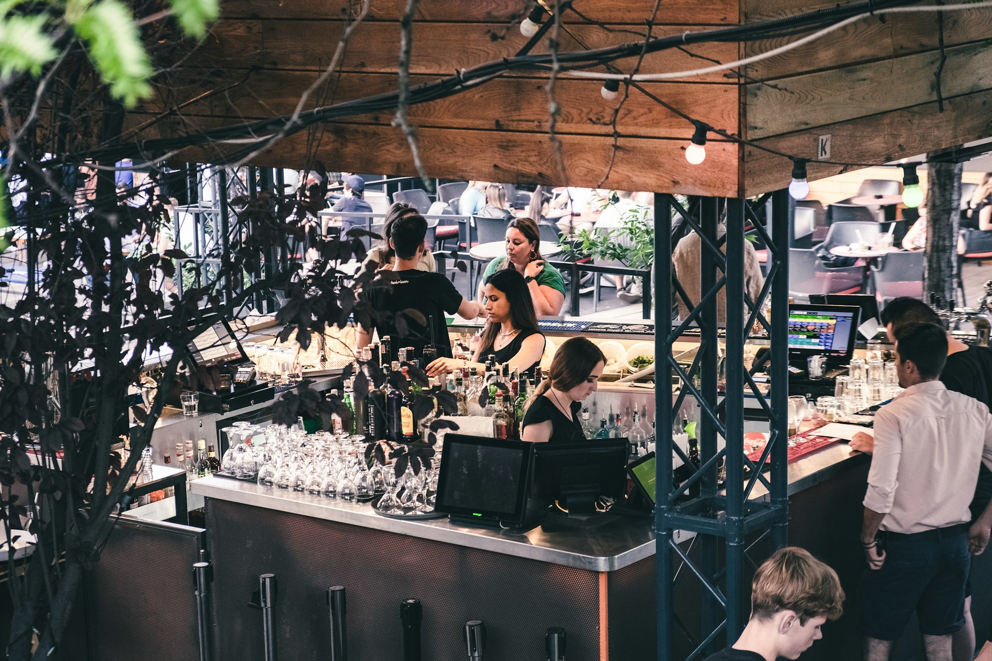 Erzsébet tér · Akvárium Klub